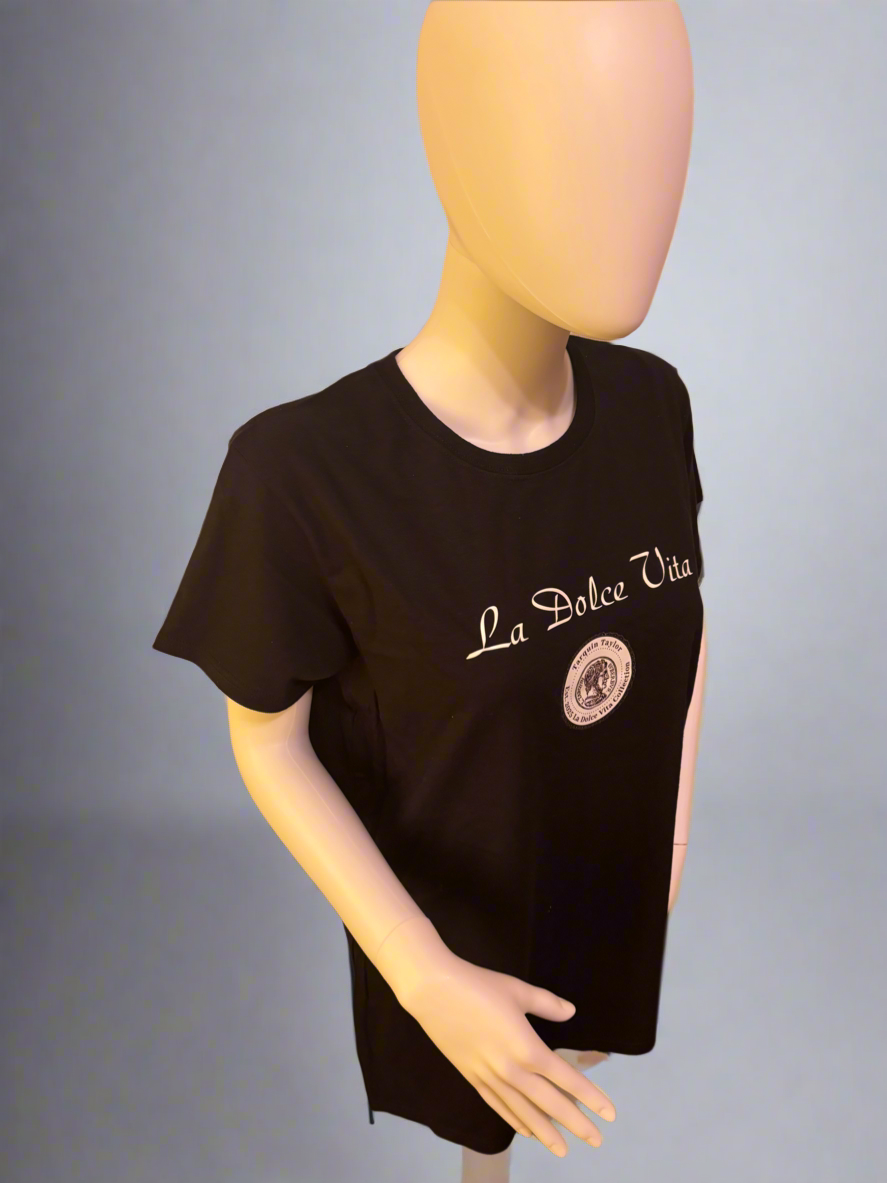 Women’s Cursive La dolce Vita coin tee black